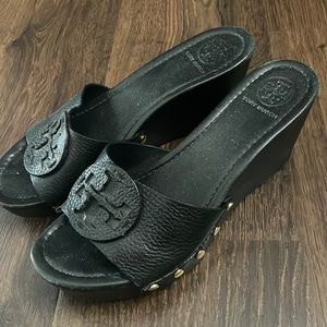 Tory burch wedges sandals. Black. Leather. Size 9 M
